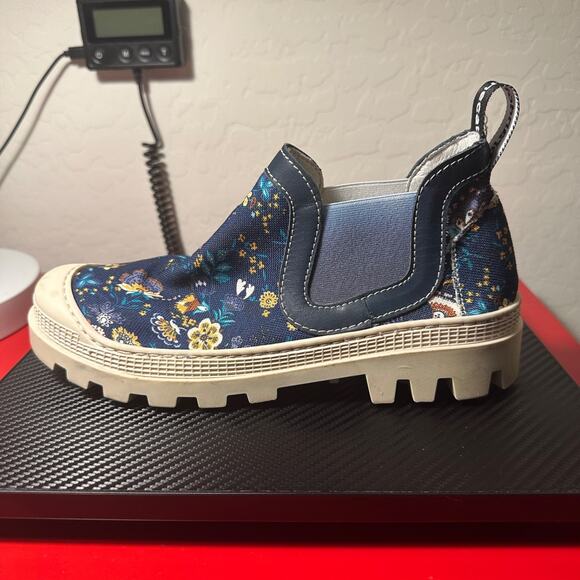 sold out! vaddia izzy navy floral sneakers us 6.5 retail $199 - Picture 2 of 11